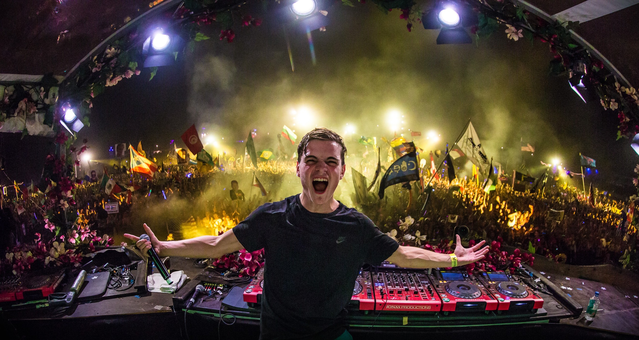 martin garrix 4k wallpaper,electronics,fun,music venue,performance,event