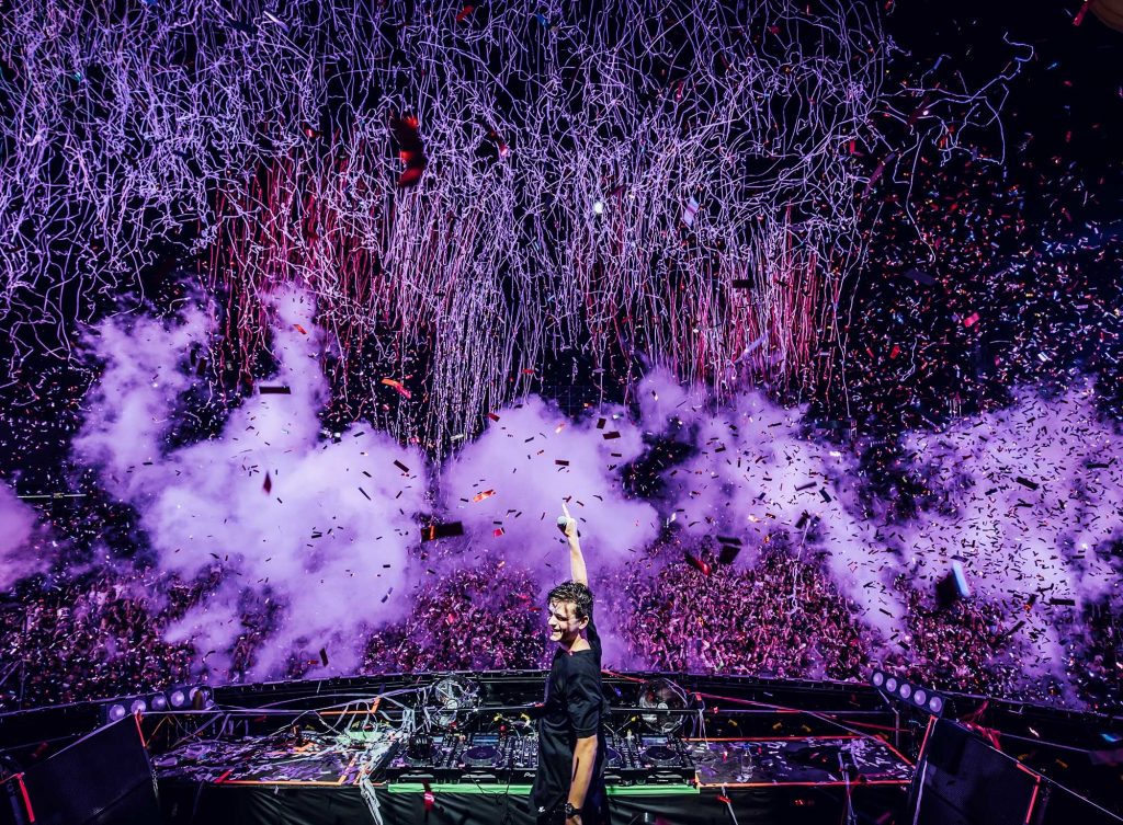 martin garrix 4k wallpaper,purple,violet,lavender,performance,sky