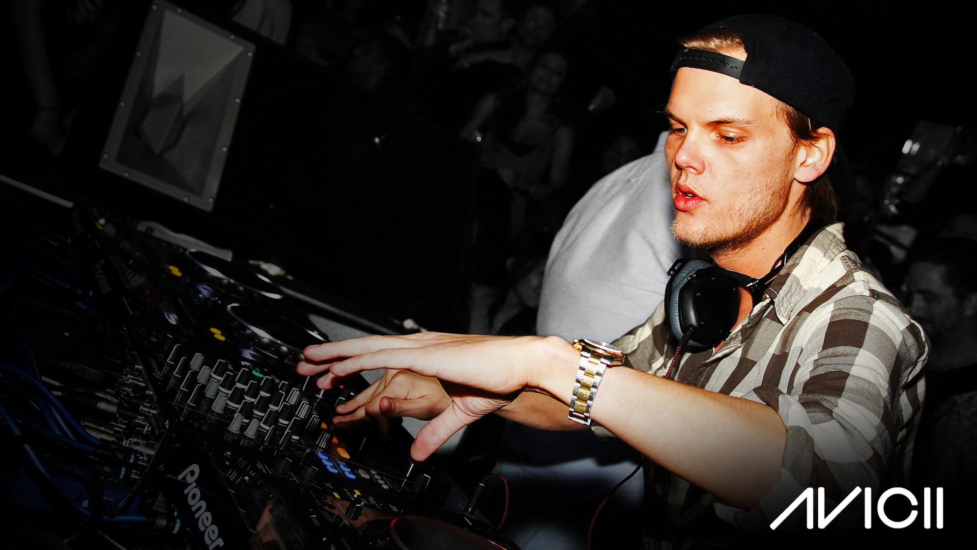 Free Avicii Hd Wallpaper Avicii Hd Wallpaper Download Wallpaperuse 1