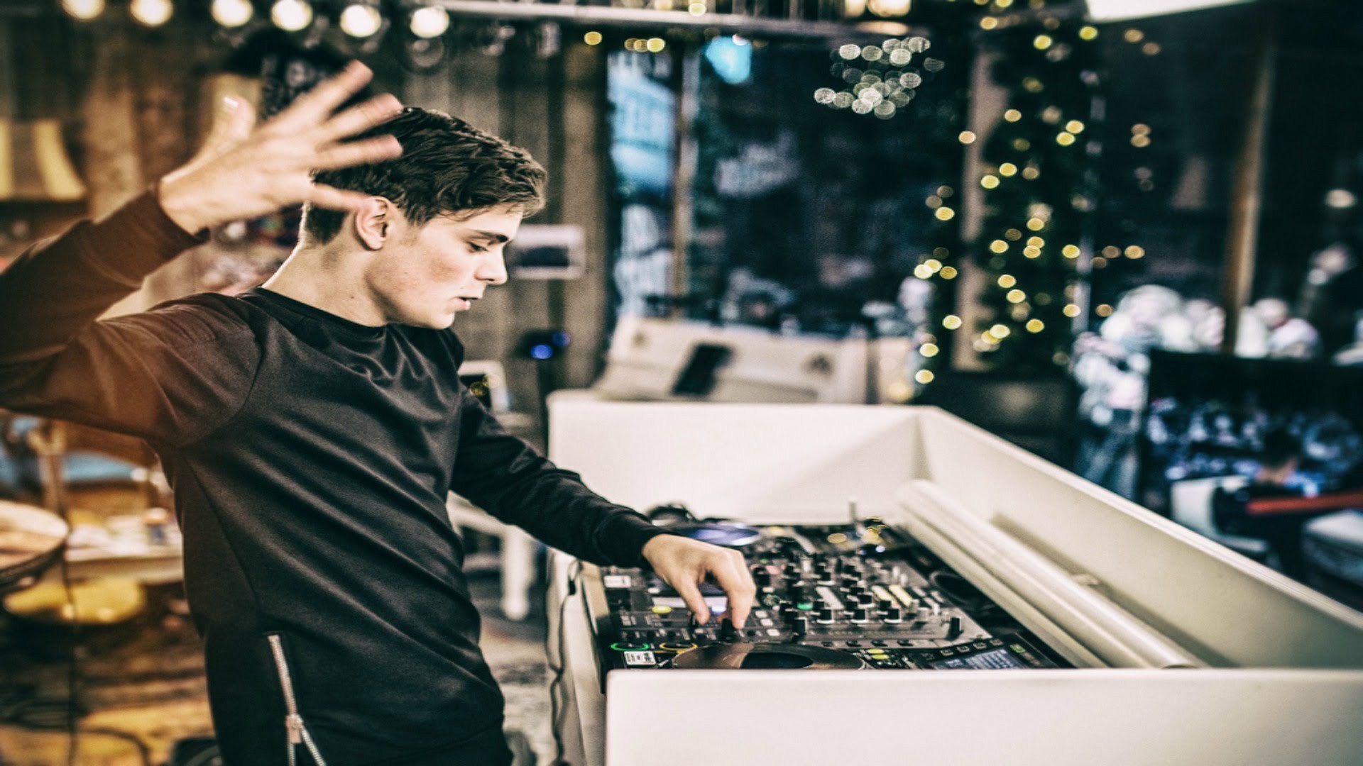 martin garrix 4k wallpaper,photography