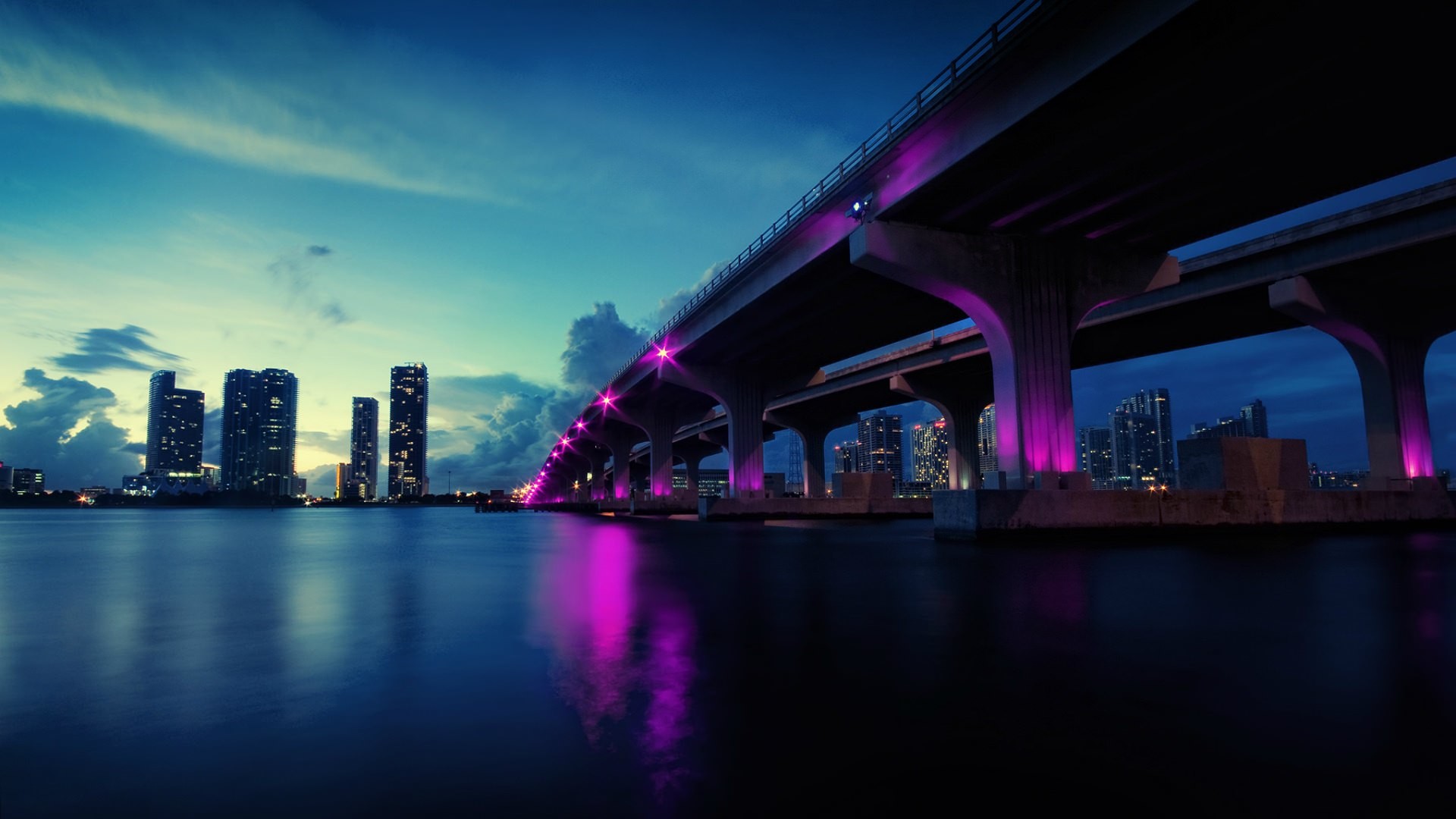 gta vice city wallpaper hd,stadtbild,himmel,blau,stadt,metropolregion