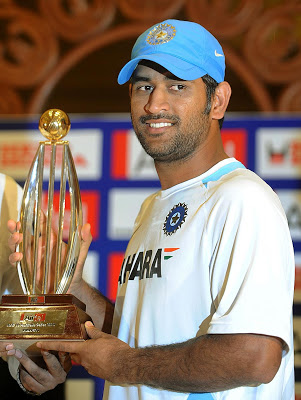 ms dhoni live wallpaper,championship,cap,player,trophy