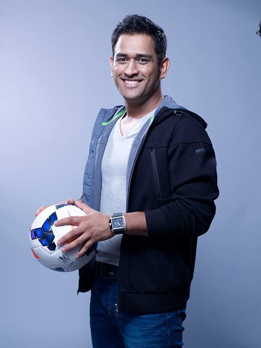 ms dhoni live wallpaper,football,ball,soccer ball,standing,outerwear