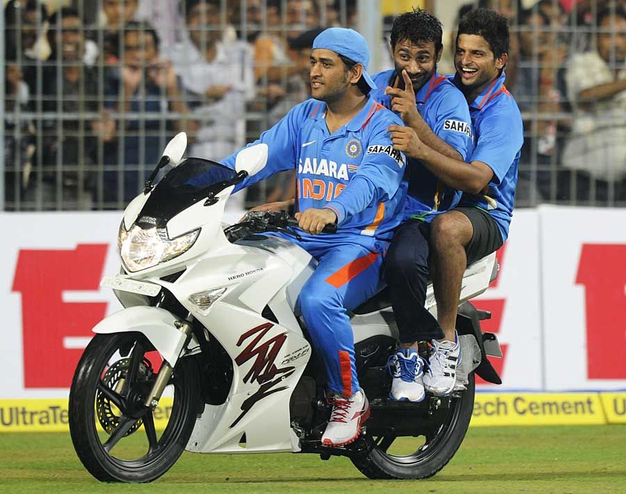 ms dhoni movie hd wallpapers,sports,motorcycle racer,player,vehicle,team sport