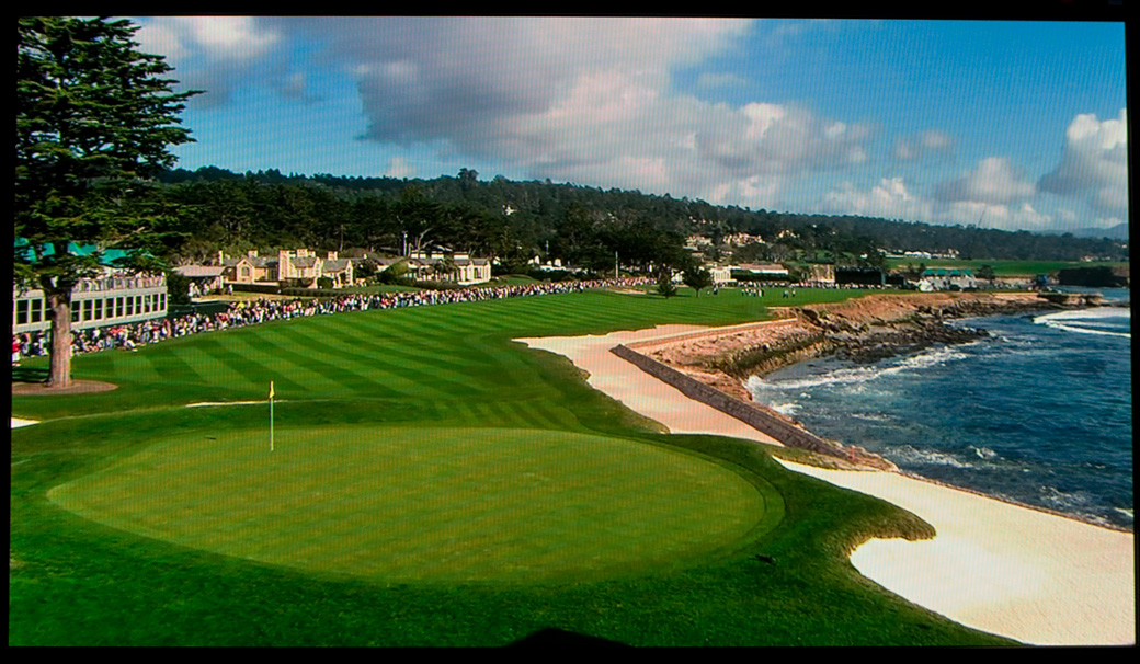 papier peint plage de galets,terrain de golf,ciel,vert,paysage naturel,ressources en eau