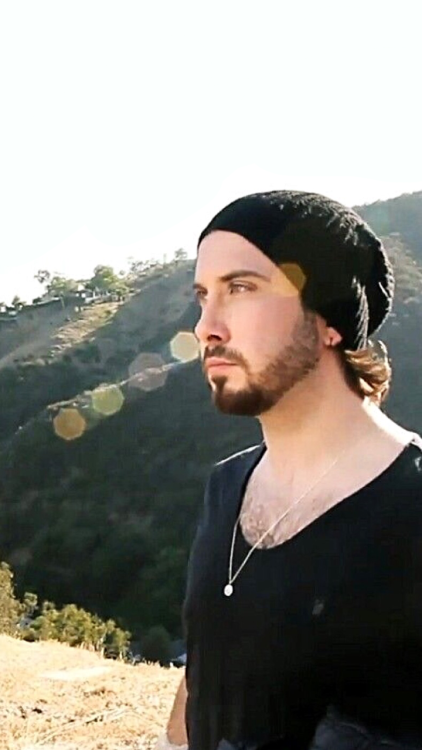Avi Kaplan Wallpaper Hd- WallpaperUse