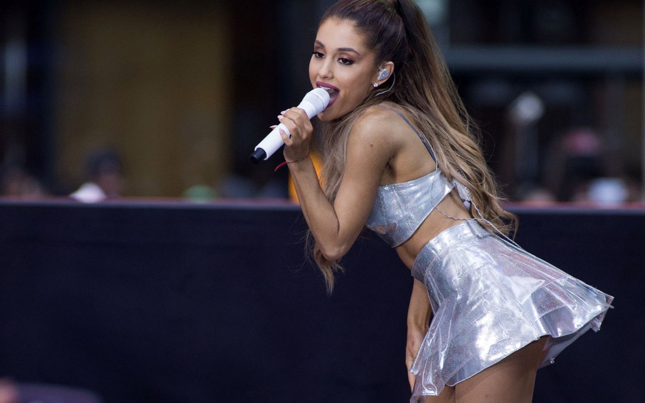 壁紙de ariana grande,パフォーマンス,歌手,歌う,スター発掘番組,出来事