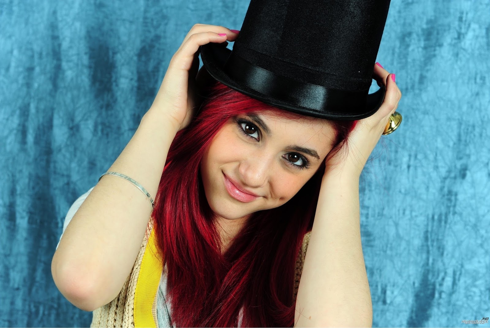 wallpapers ariana grande,hair,clothing,hat,red,beauty