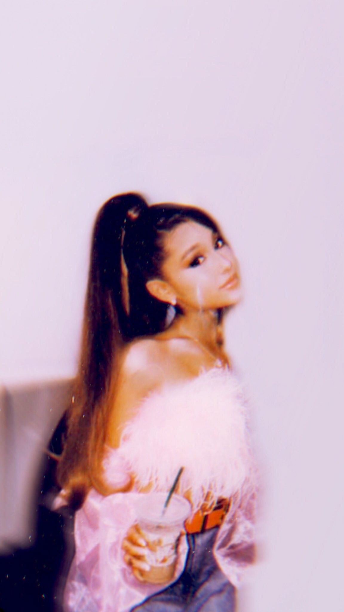 fond d'écran ariana grande tumblr,cheveux,blanc,coiffure,beauté,rose