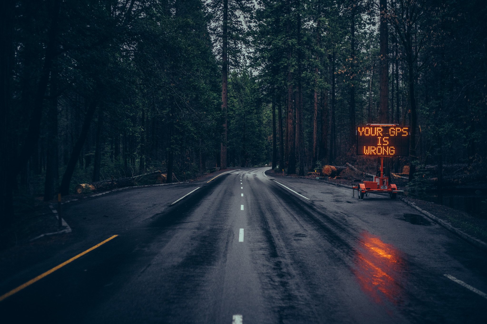 fondo de pantalla de carretera oscura,la carretera,carril,cielo,asfalto,árbol