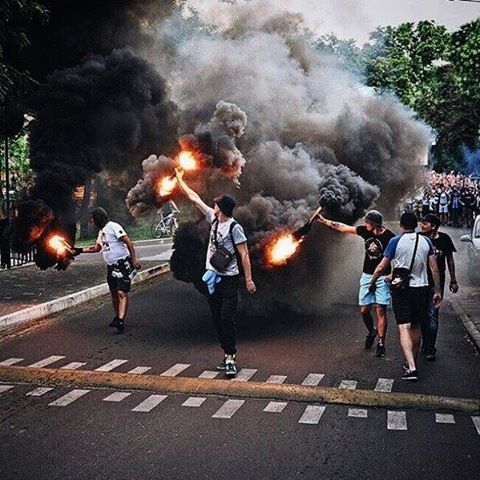 hooligans wallpaper,explosión,asfalto,fuego,evento,protesta