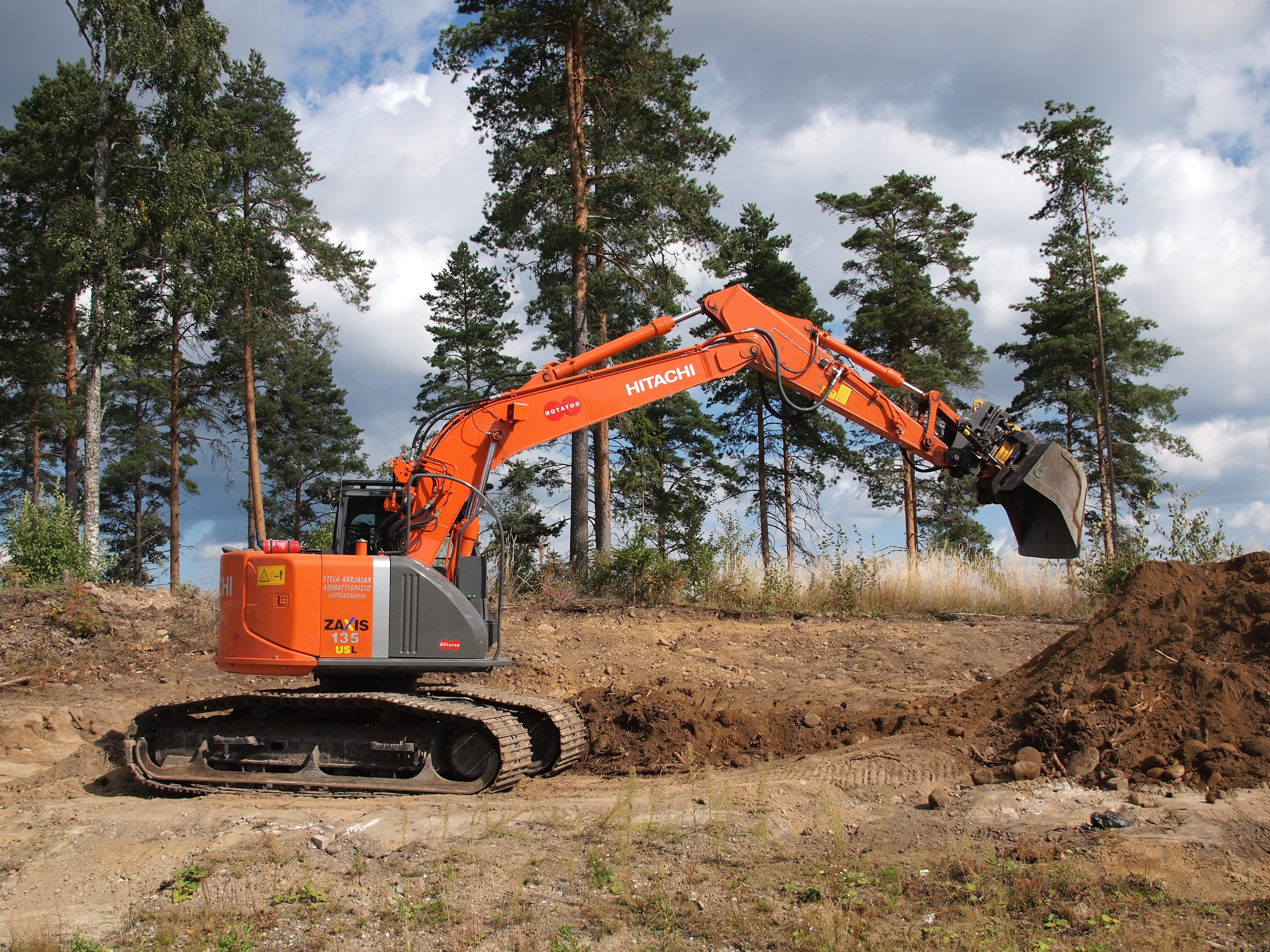 日立の壁紙 建設機械 車両 ブルドーザー 建設 木 Wallpaperuse