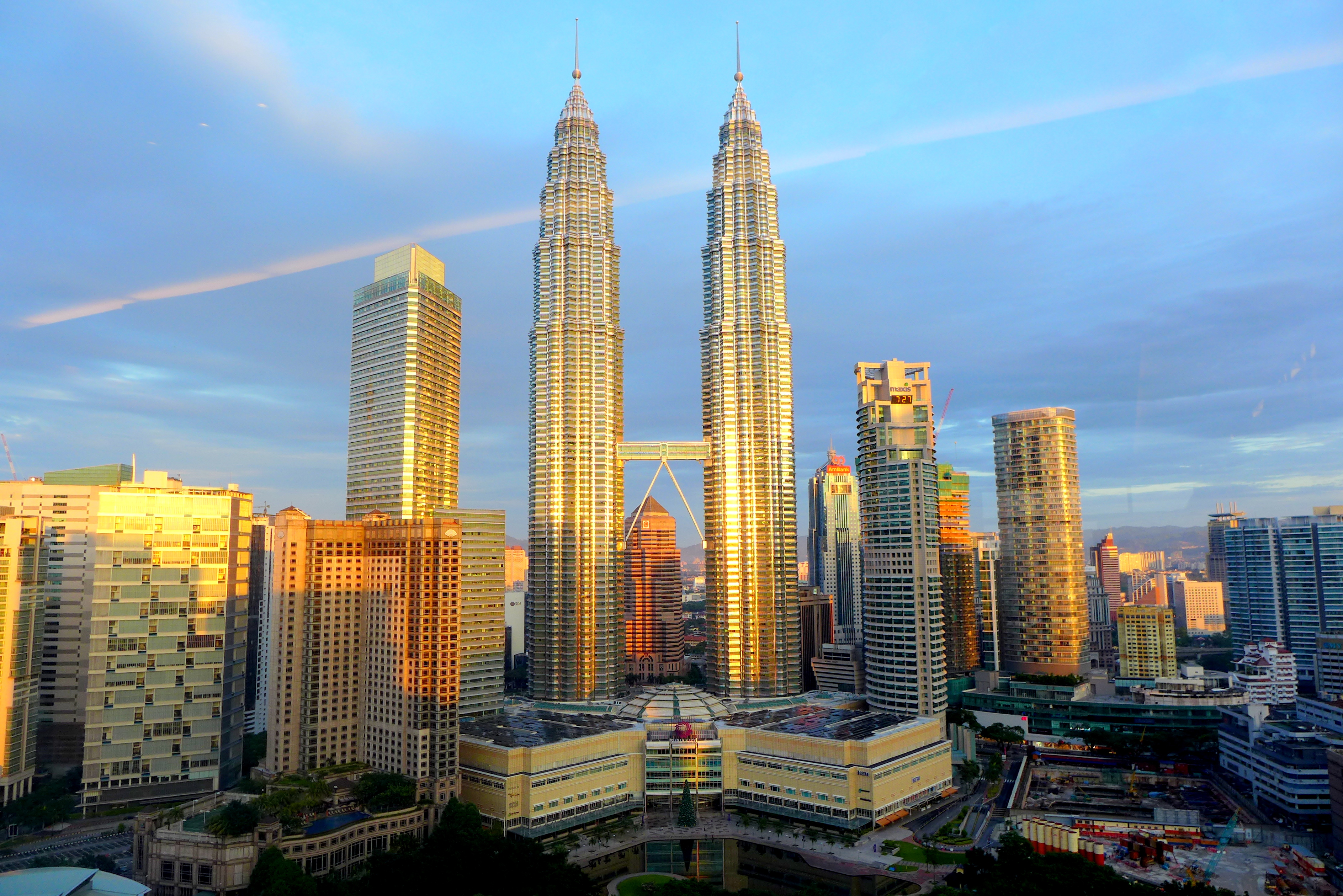 klcc wallpaper,city,skyscraper,metropolitan area,cityscape,tower block