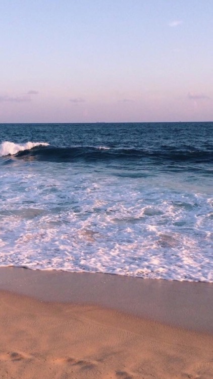 sfondo spiaggia tumblr,corpo d'acqua,mare,orizzonte,onda,oceano