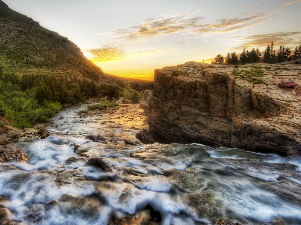 carta da parati fiume di montagna,natura,paesaggio naturale,corpo d'acqua,acqua,risorse idriche