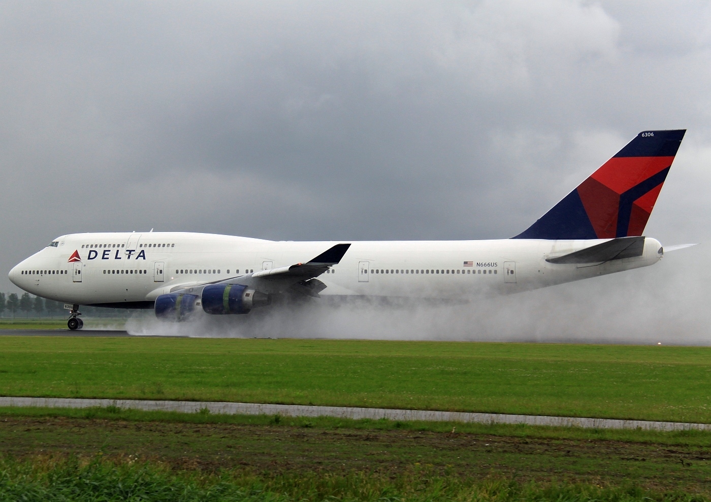delta wallpaper,airline,air travel,airliner,airplane,wide body aircraft