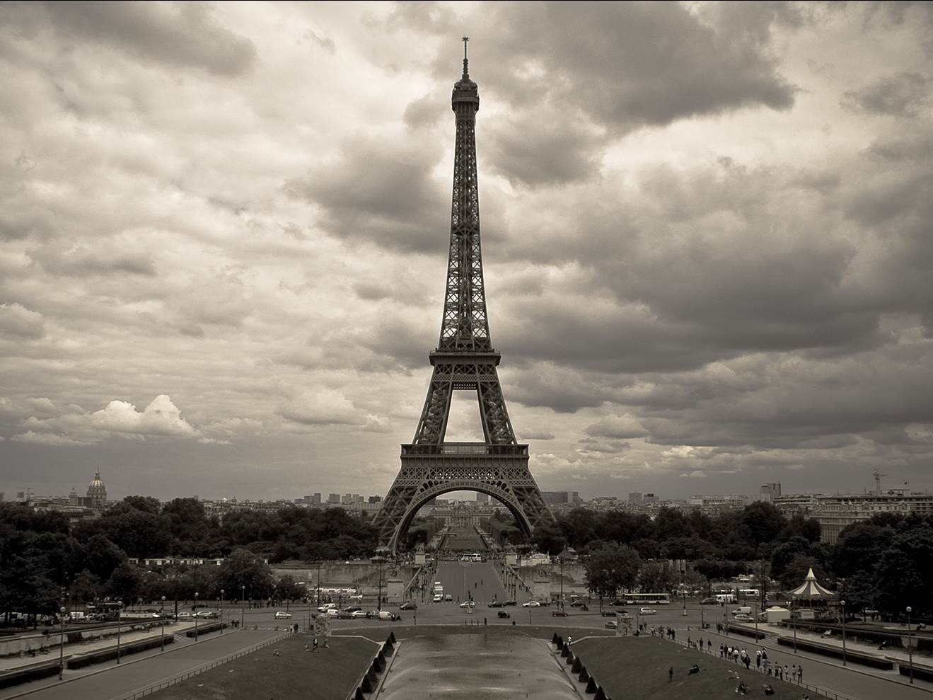 carta da parati di parigi in bianco e nero,cielo,torre,monumento,bianco e nero,nube