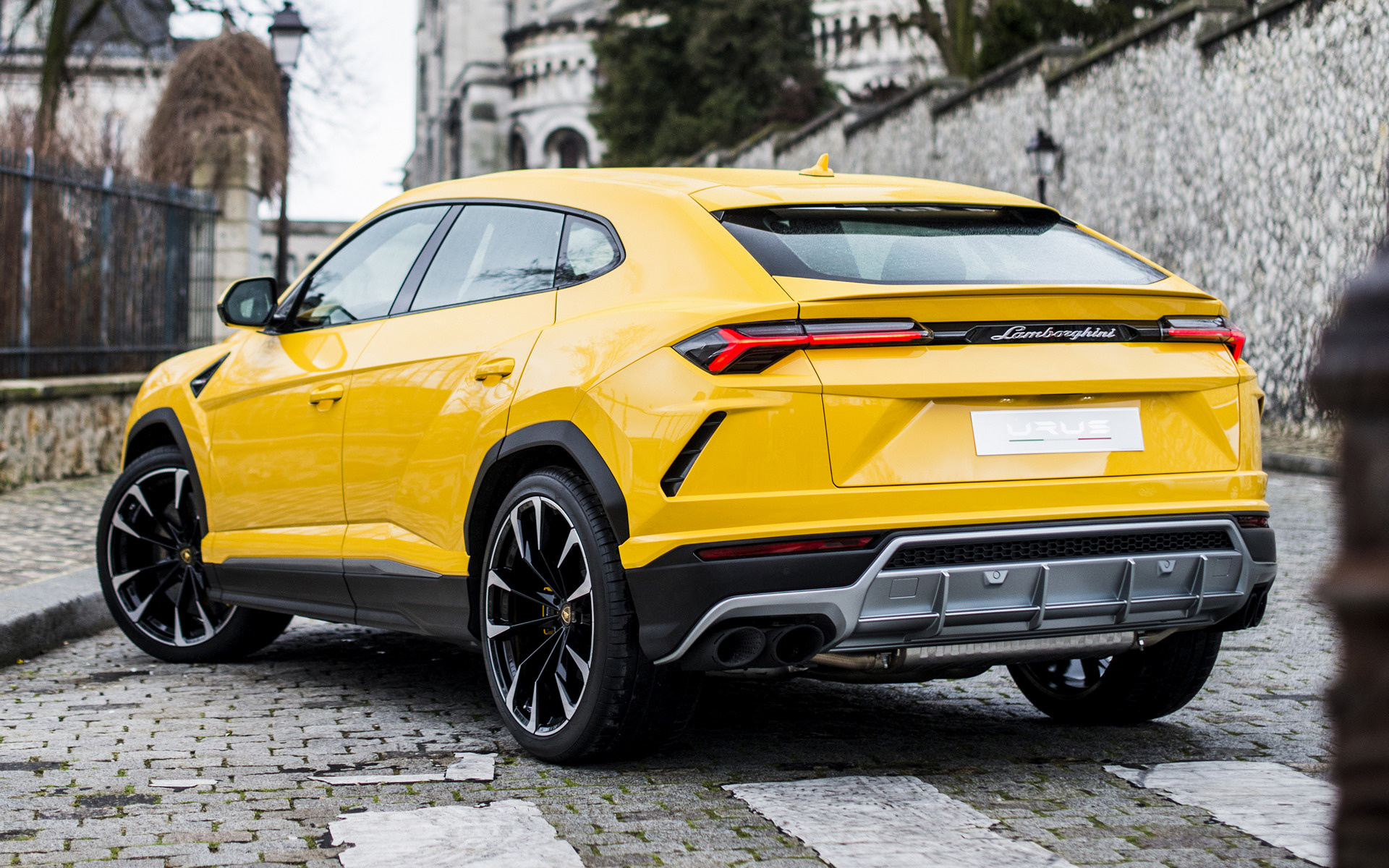 lamborghini urus wallpaper,land vehicle,vehicle,car,automotive design,yellow