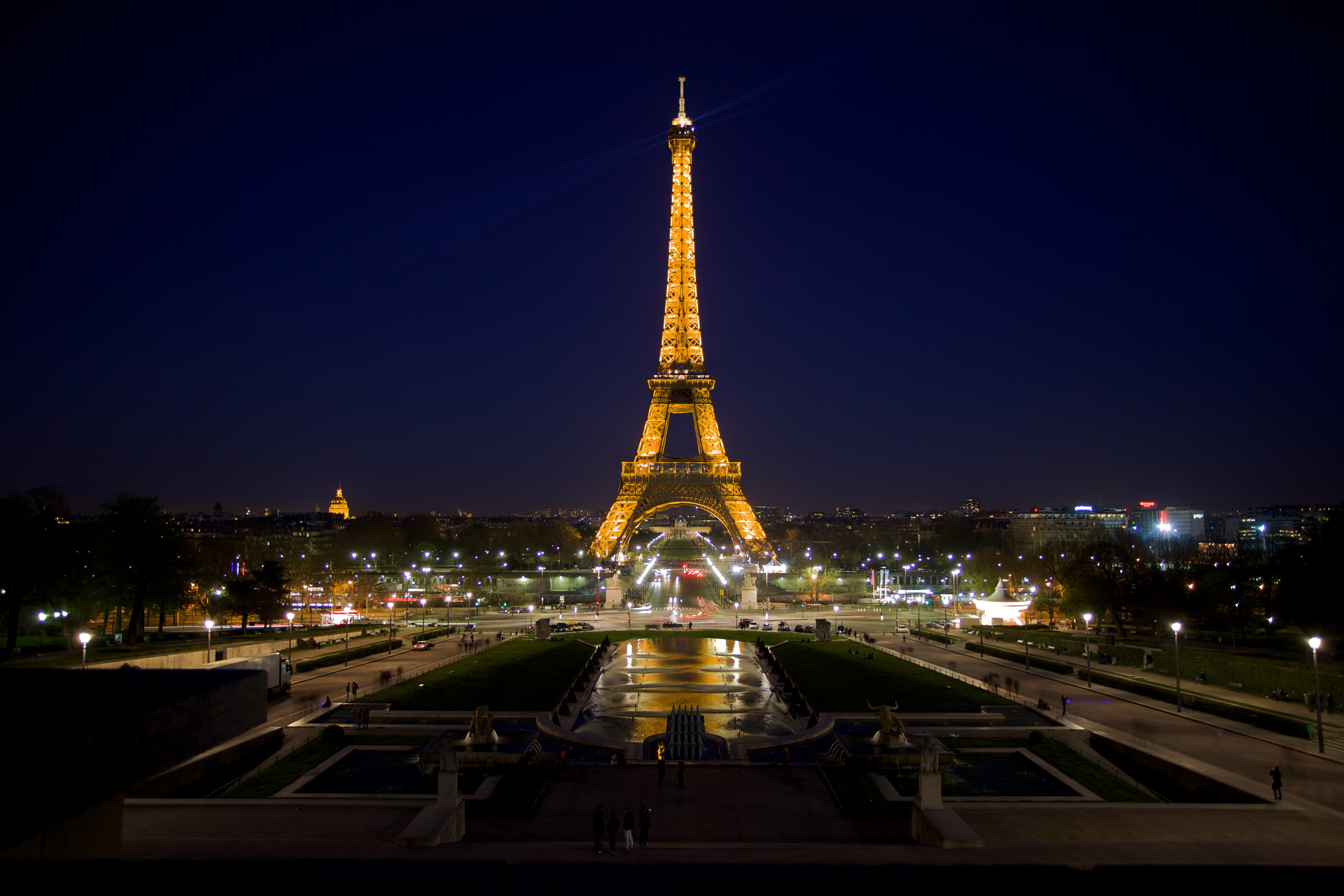 sfondo di torre eiffel di notte,torre,notte,cielo,area metropolitana,architettura