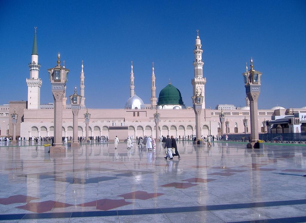 masjid e nabvi wallpaper,landmark,mosque,building,place of worship,city