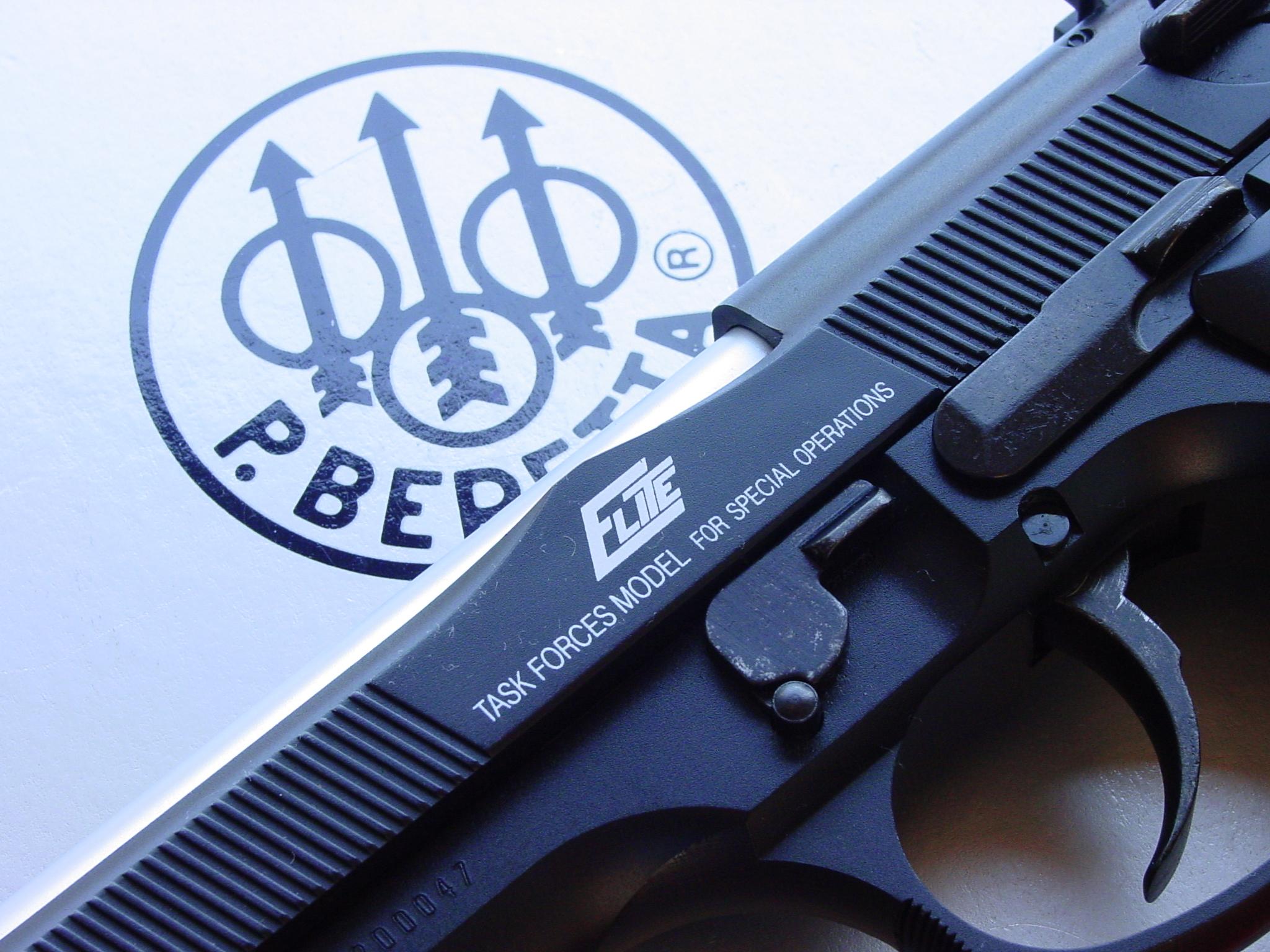 sfondo del logo yadav,pistola,arma,grilletto,pistola softair,airsoft