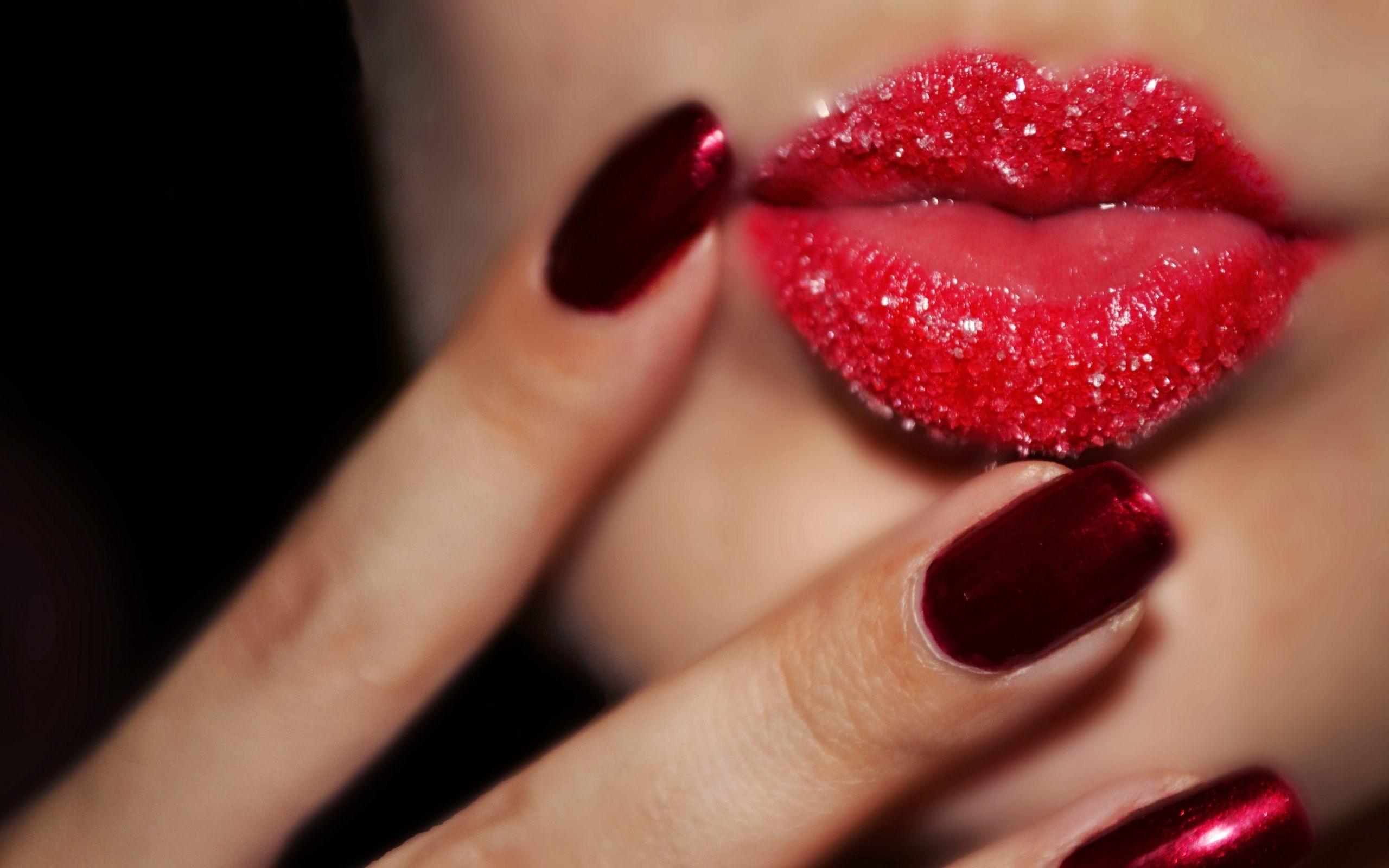download di sfondi bacio labbra,labbro,rosso,chiodo,cosmetici,rossetto
