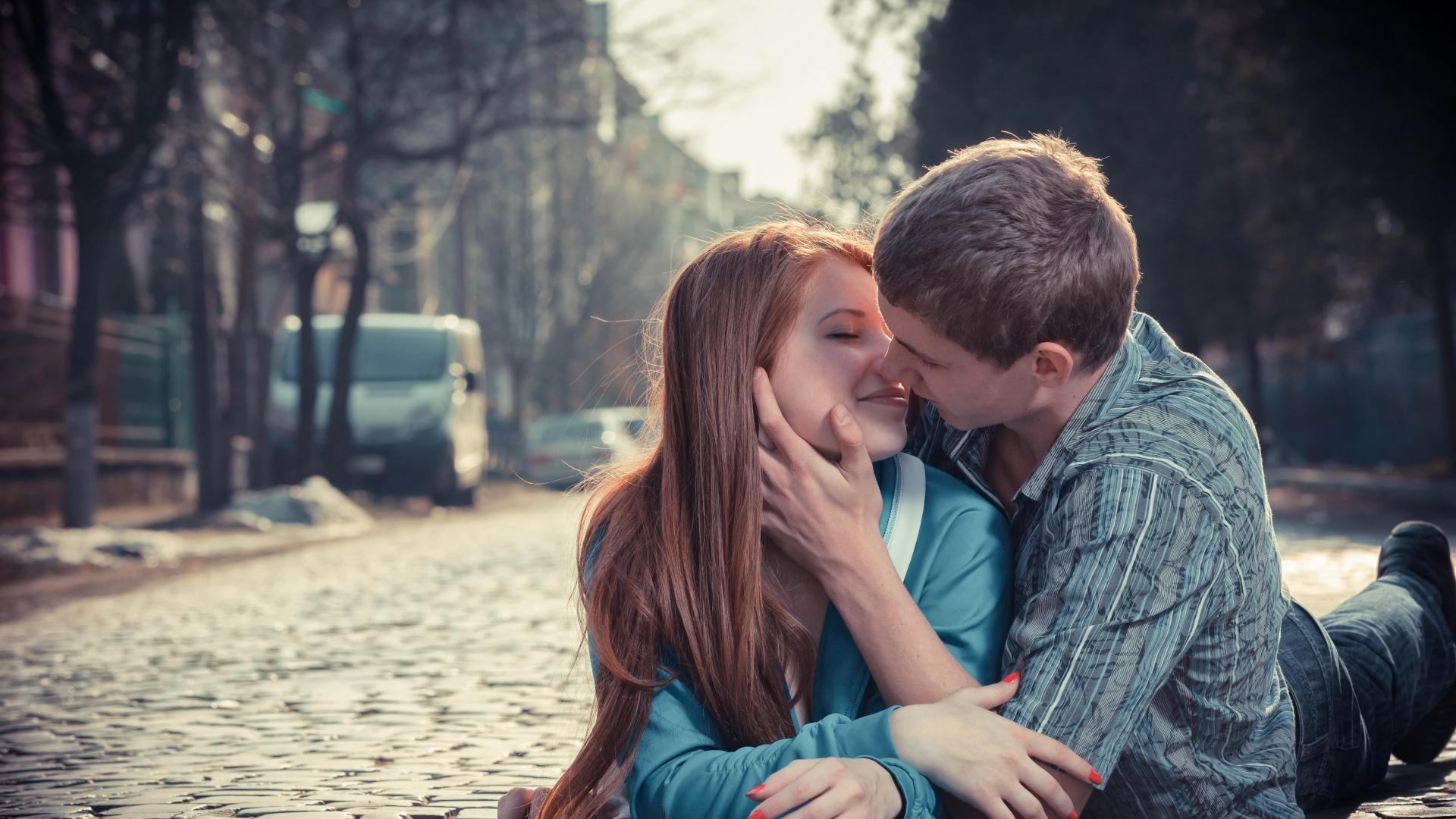 hot kiss wallpaper herunterladen,fotografieren,romantik,liebe,interaktion,fotografie