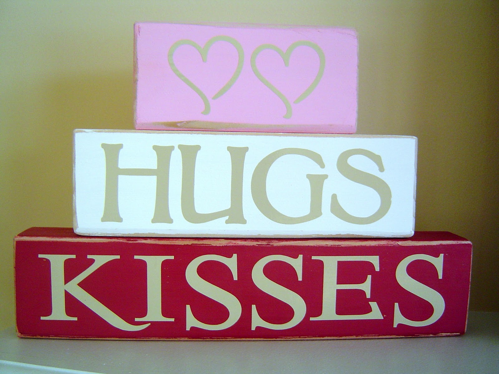 Hugsandkissesblocksjpg - Signage- WallpaperUse