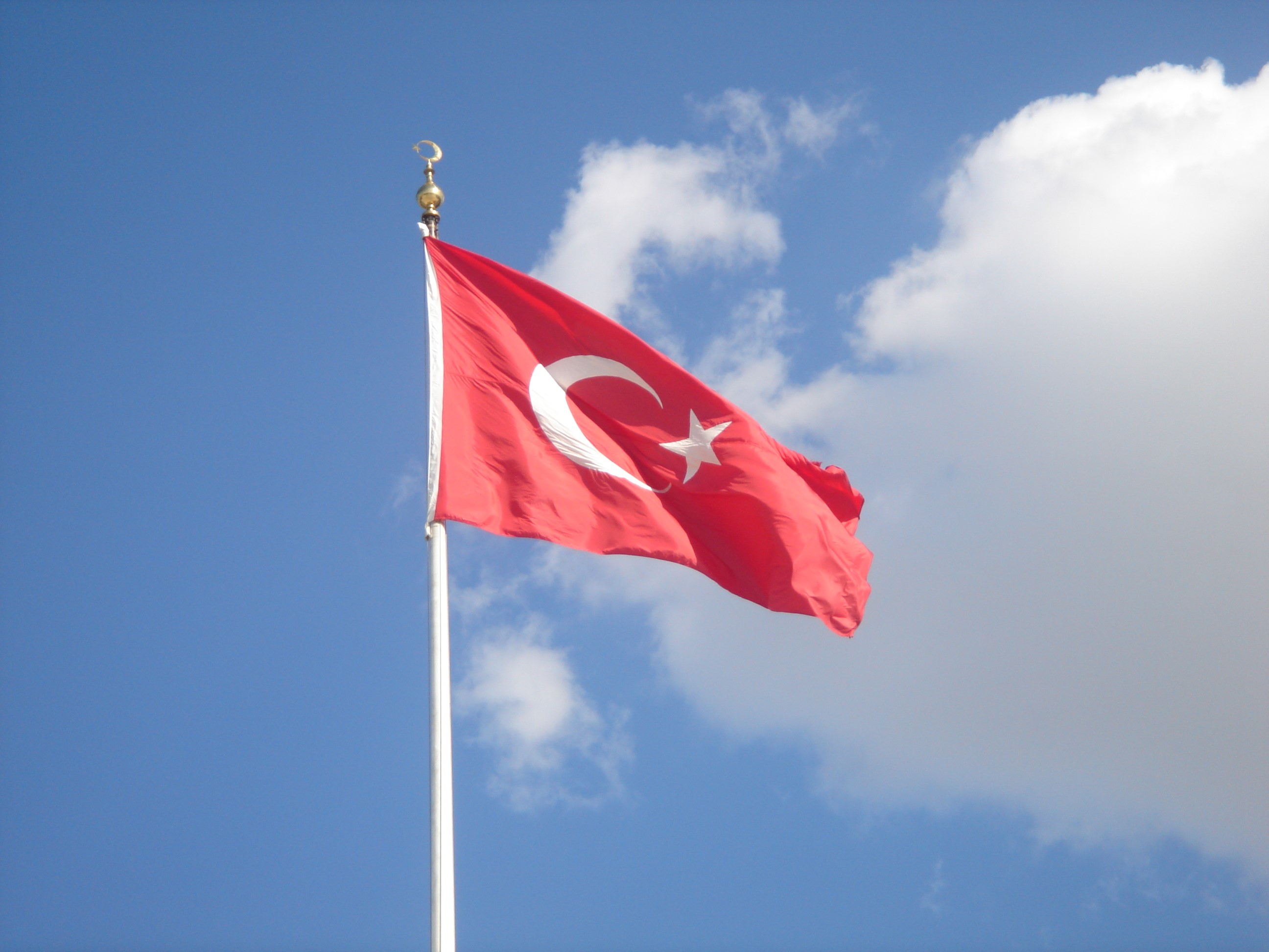 türk bayrağı wallpaper 4k,flag,sky,red flag,cloud,wind