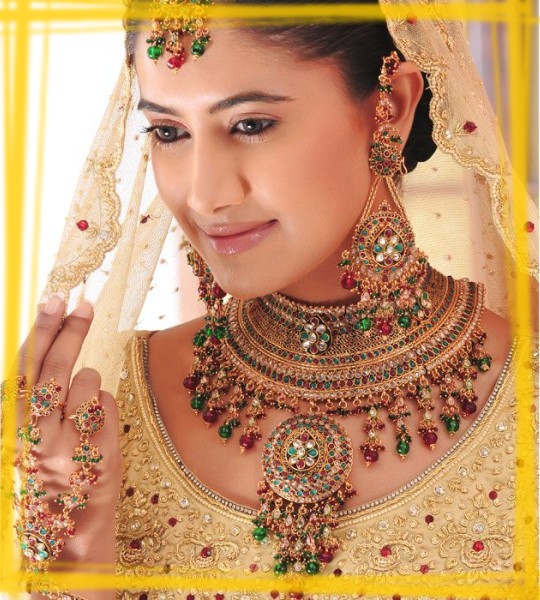 Bridal Dresses, Bridal Makeup - Pakistani Heavy Bridal Jewellery