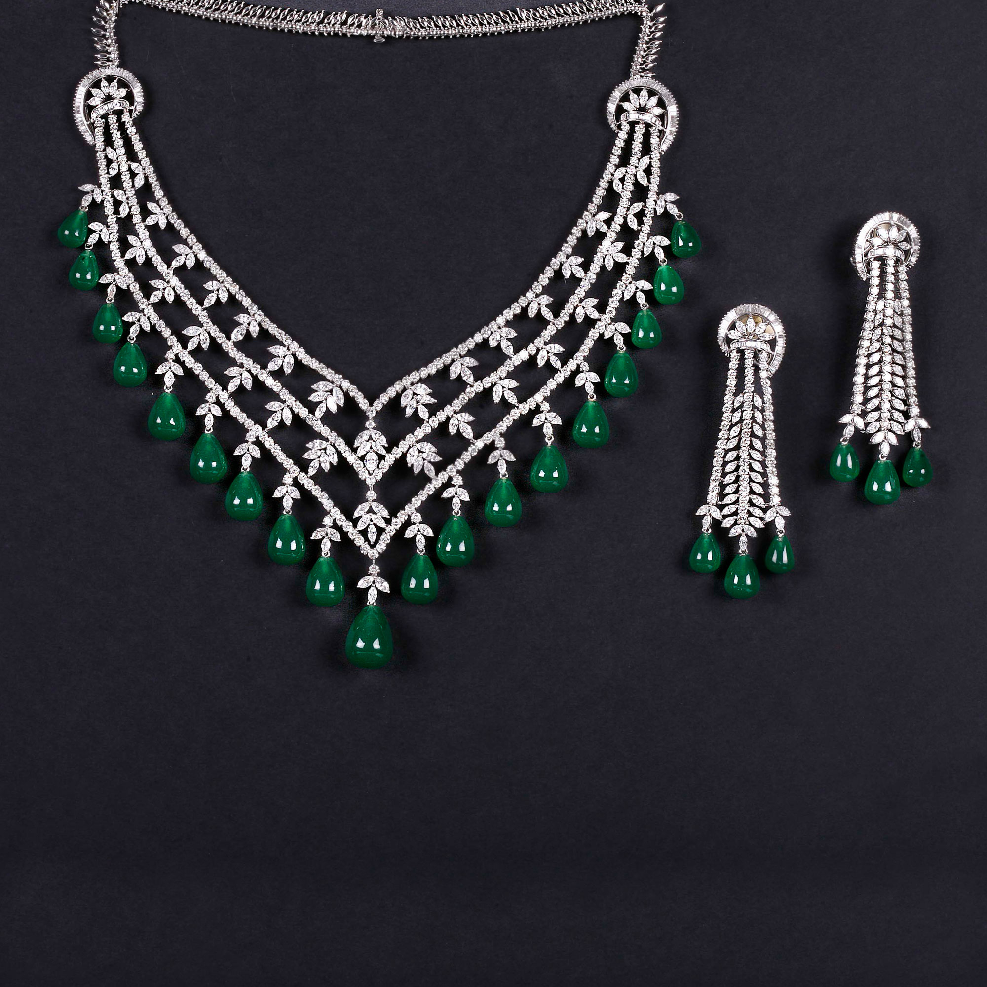 necklace wallpaper,jewellery,necklace,fashion accessory,green,emerald