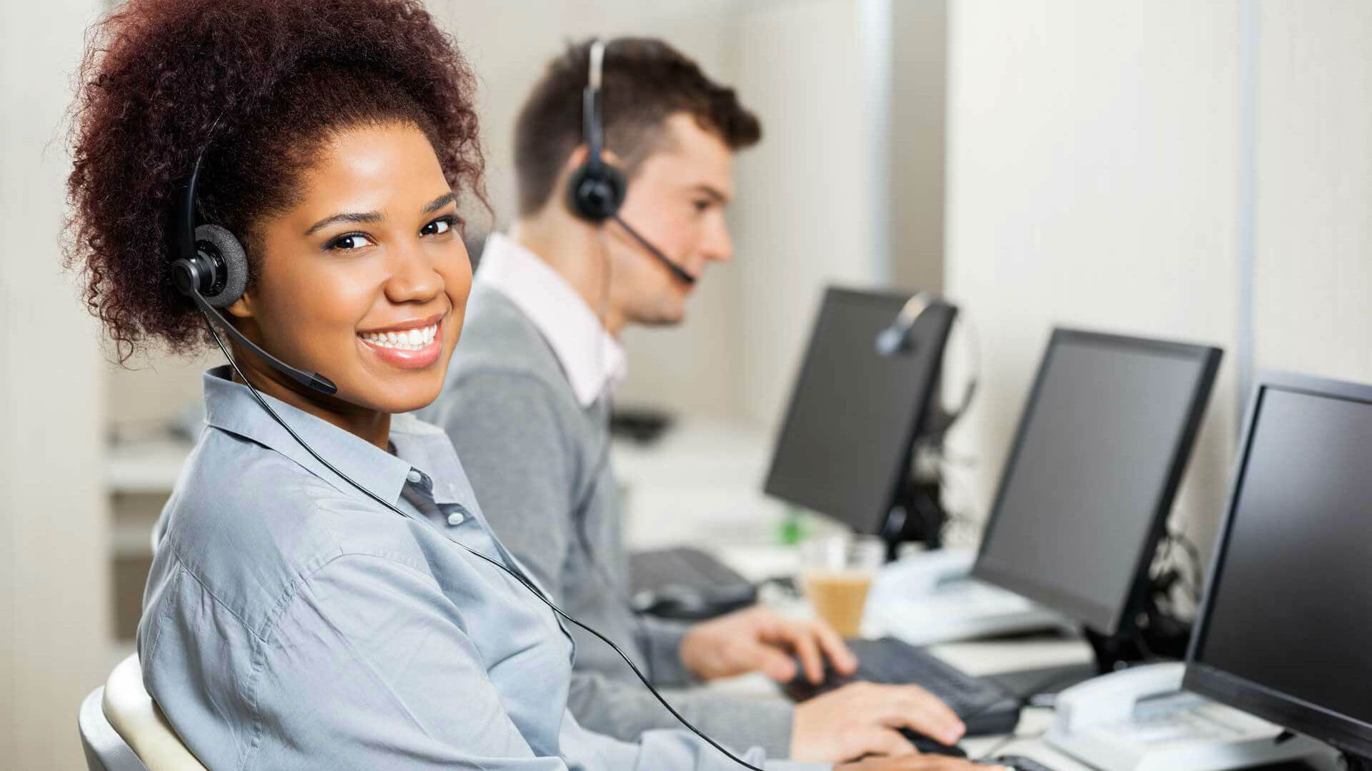 fondo de pantalla de call center,trabajo,centro de llamadas,trabajador de cuello blanco,escuchando,aprendizaje