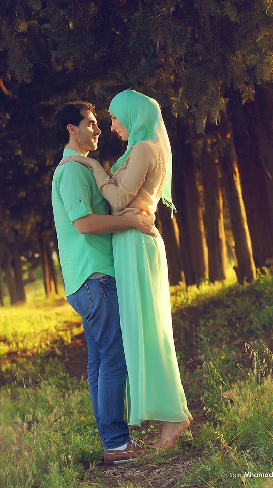 pareja musulmana fondo de pantalla,verde,fotografía,romance,interacción,abrazo