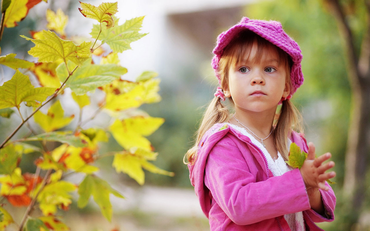 small kids wallpaper,people in nature,nature,leaf,child,yellow