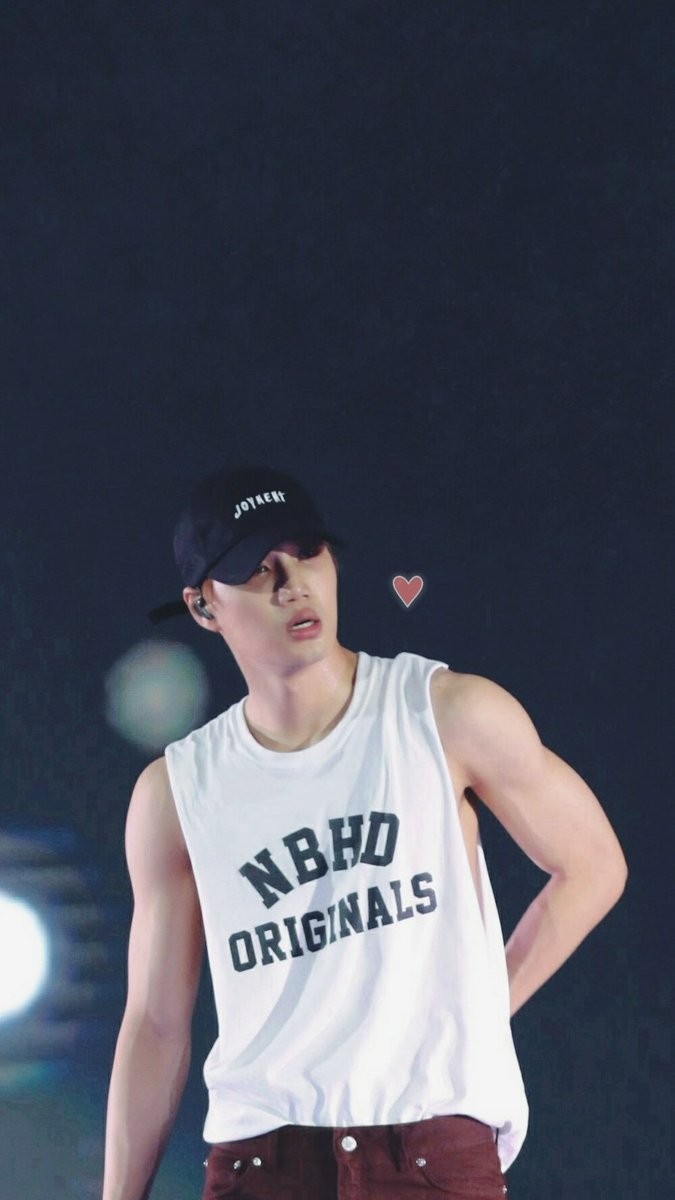 Baekhyun Iphone Wallpaper Microphone Singing Singer Music Artist Performance Wallpaperuse