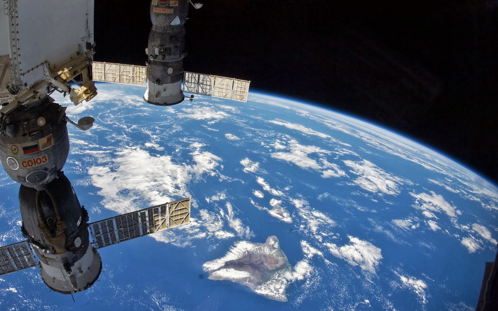 fondo de pantalla satelital,estación espacial,satélite,espacio exterior,atmósfera,tierra