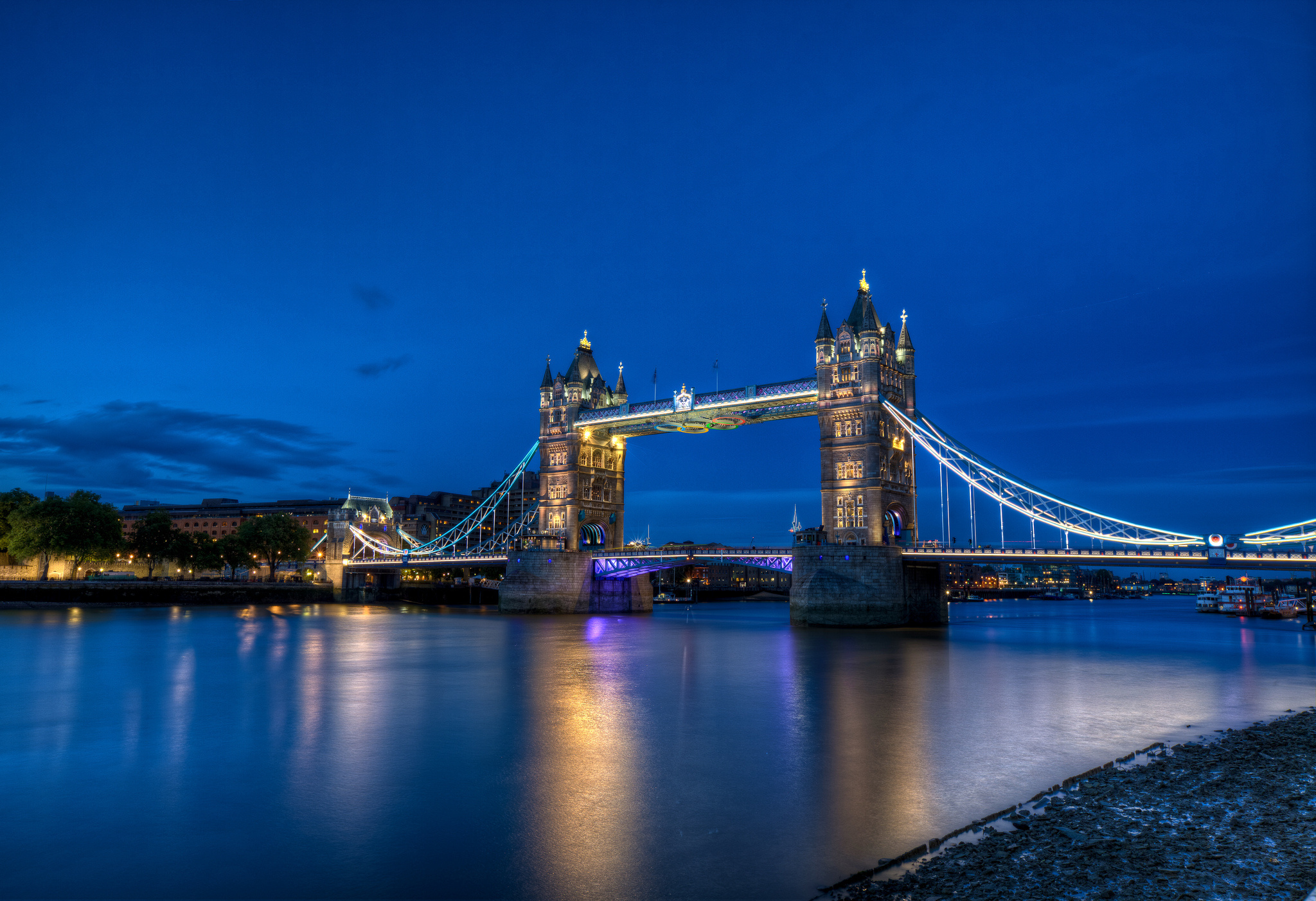 london bridge wallpaper,brücke,himmel,blau,wasser,hängebrücke
