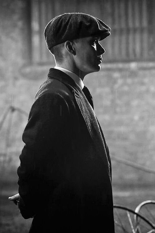 peaky blinders iphone wallpaper,standing,black and white,photography,headgear,monochrome photography