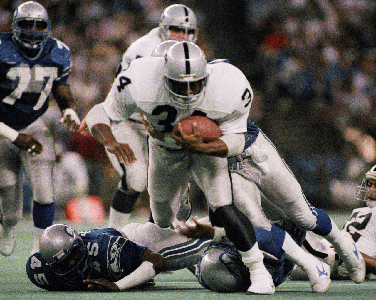 bo jackson tapete,sportausrüstung,helm,rost fußball,sprint fußball,fußballausrüstung