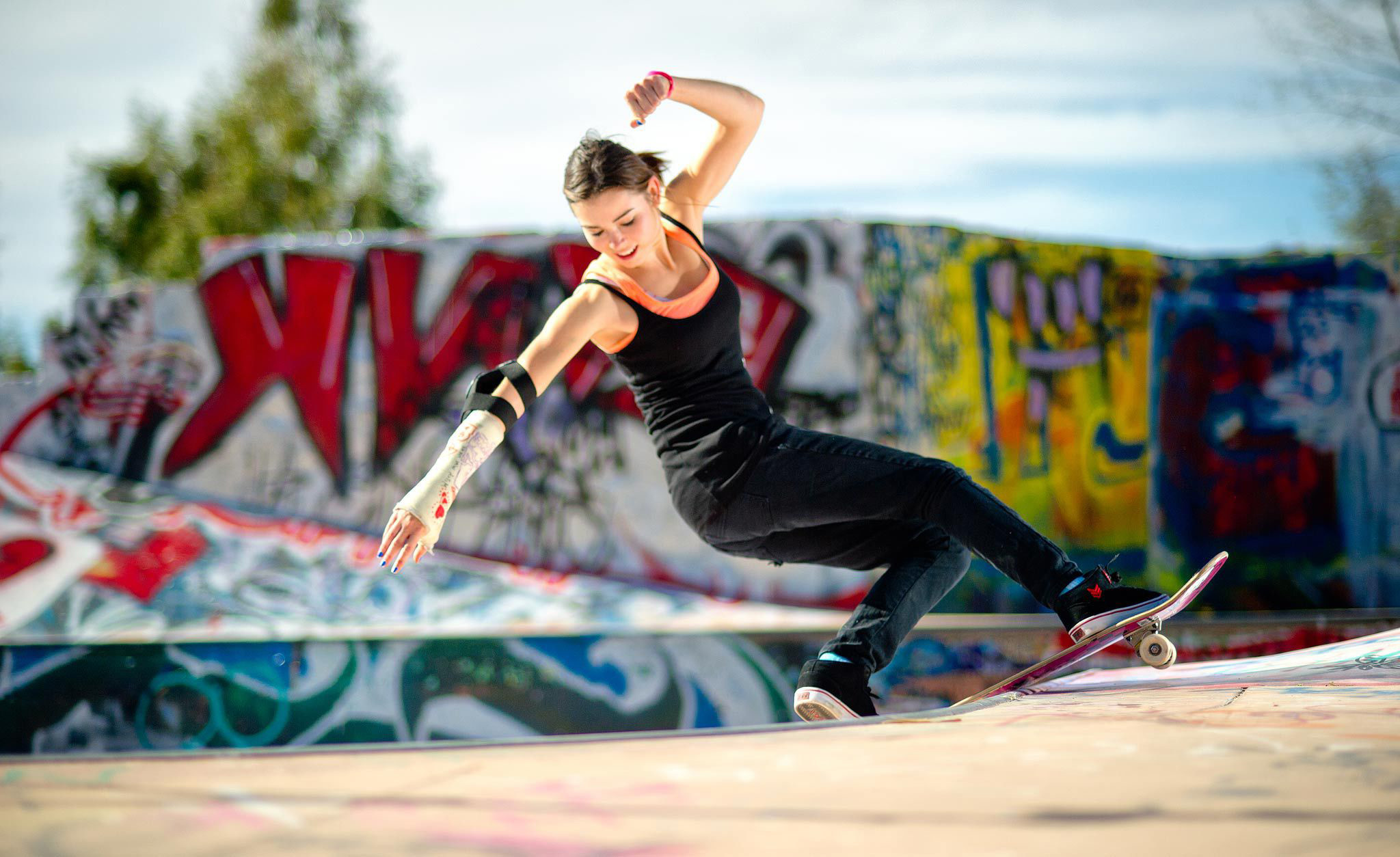 girl skateboards wallpaper,skateboarder,skateboarding,extreme sport,sports,recreation