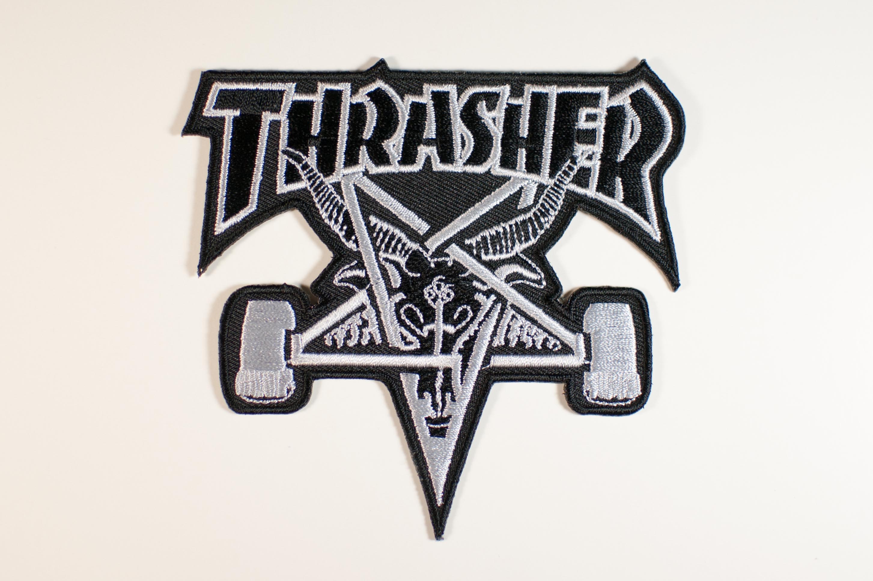 thrasher magazin wallpaper,schriftart,emblem,grafik,symbol,erfundener charakter