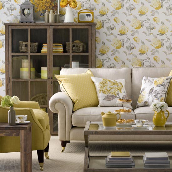 papel pintado amarillo de la sala de estar,sala,amarillo,mueble,habitación,diseño de interiores