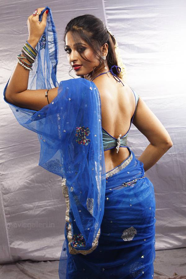 anushka shetty fond d'écran chaud hd,abdomen,vêtements,bleu,séance photo,sari