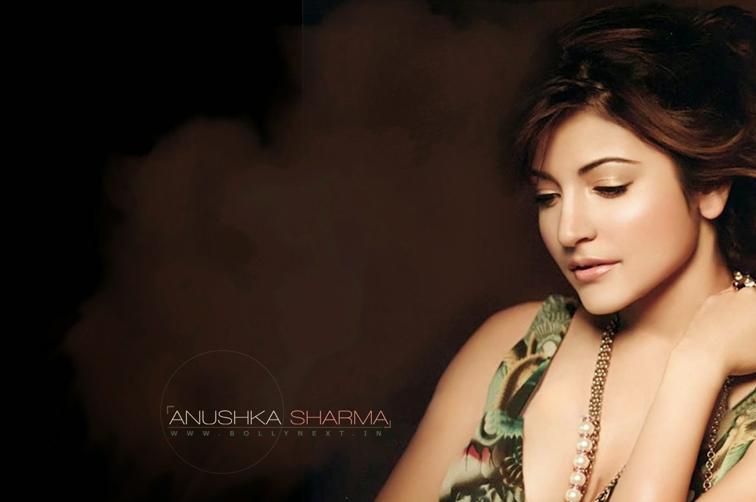 anushka sharma wallpaper herunterladen,haar,schönheit,lippe,schwarzes haar,fotoshooting