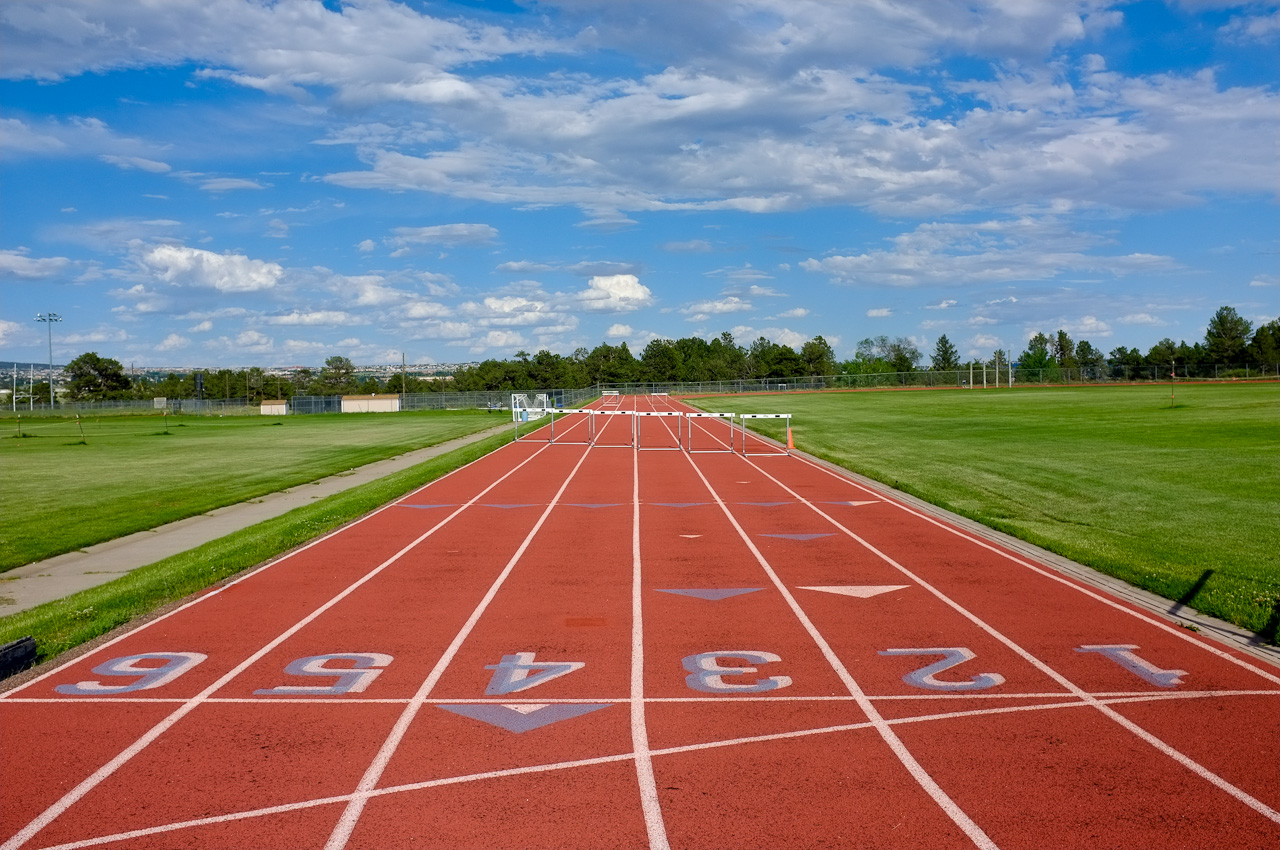 sfondo di atletica leggera,atletica leggera,atletica,erba,pista,in esecuzione