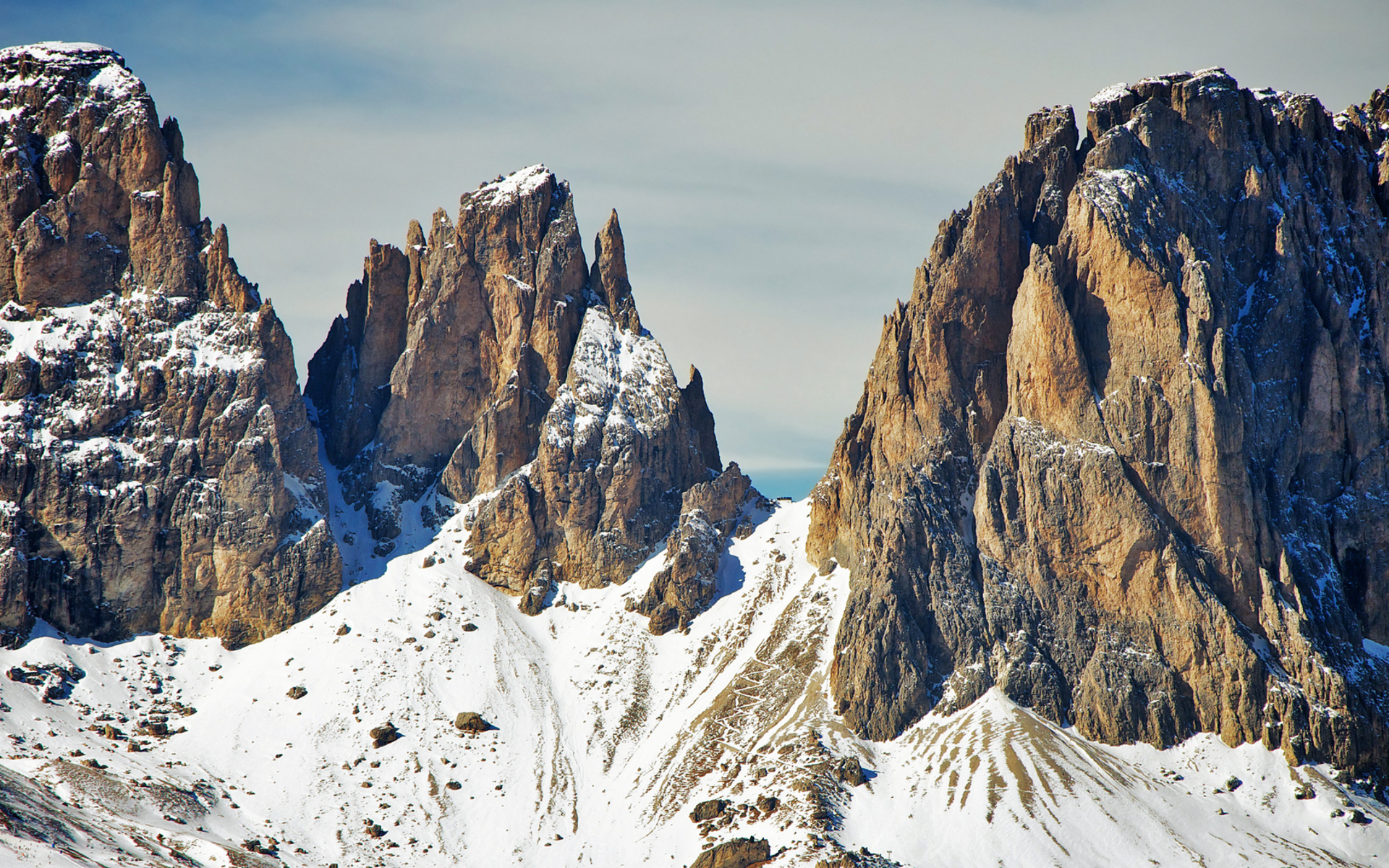 montañas wallpaper,mountainous landforms,mountain,mountain range,rock,badlands