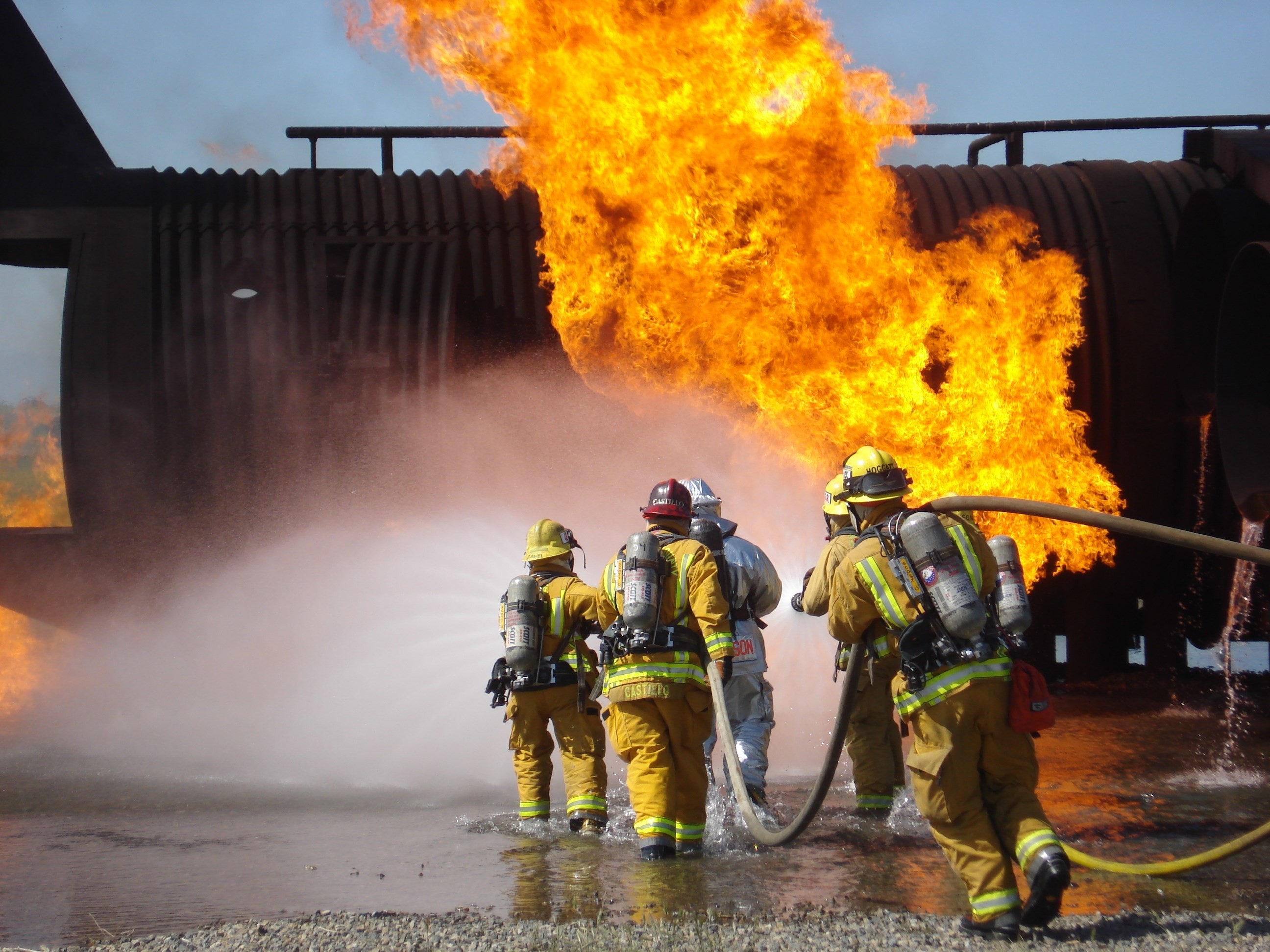 fondo de pantalla de bombero,bombero,explosión,fuego,cuerpo de bomberos,servicio de emergencia
