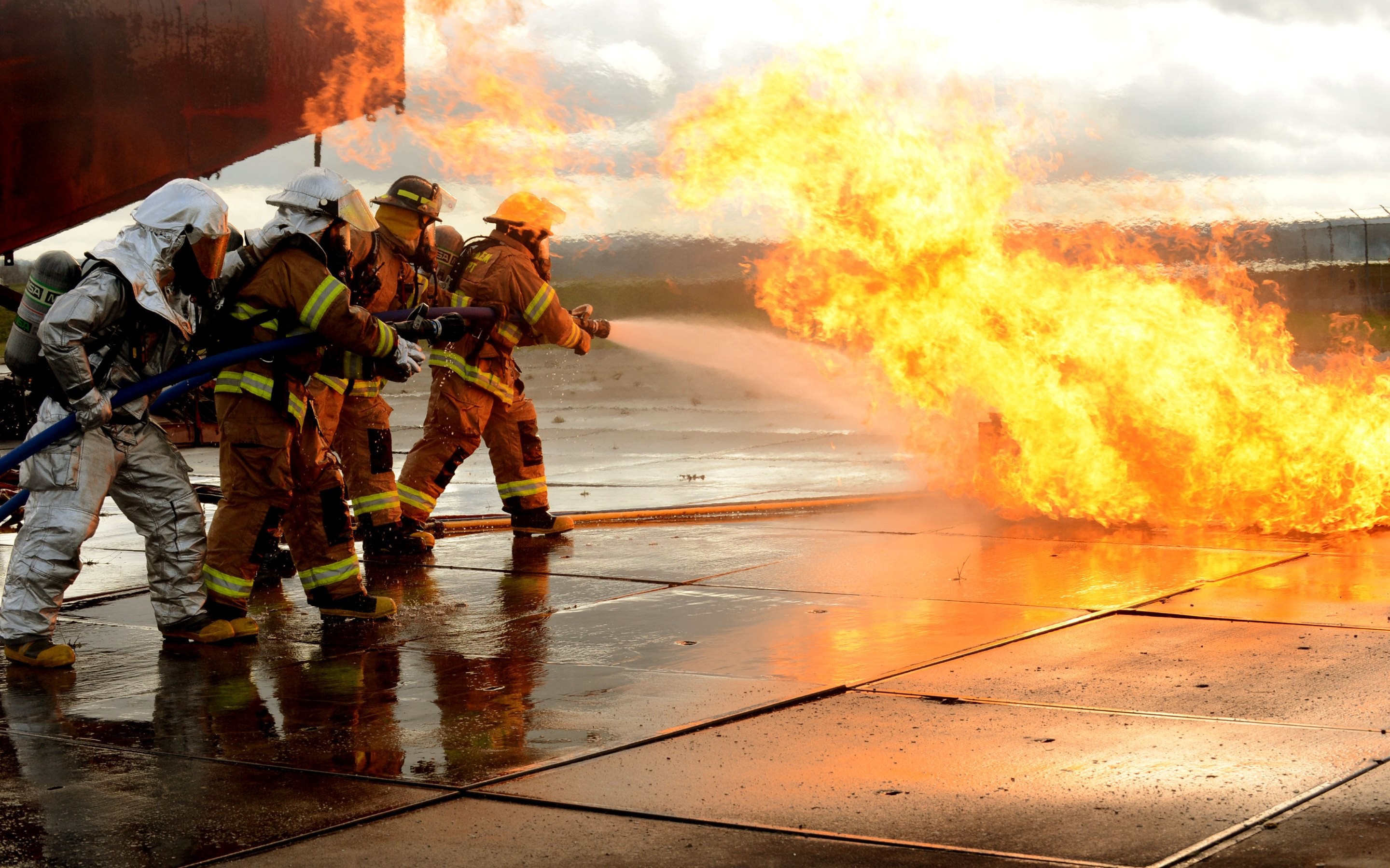 feuerwehrmann tapete,feuerwehrmann,explosion,notdienst,veranstaltung,feuer