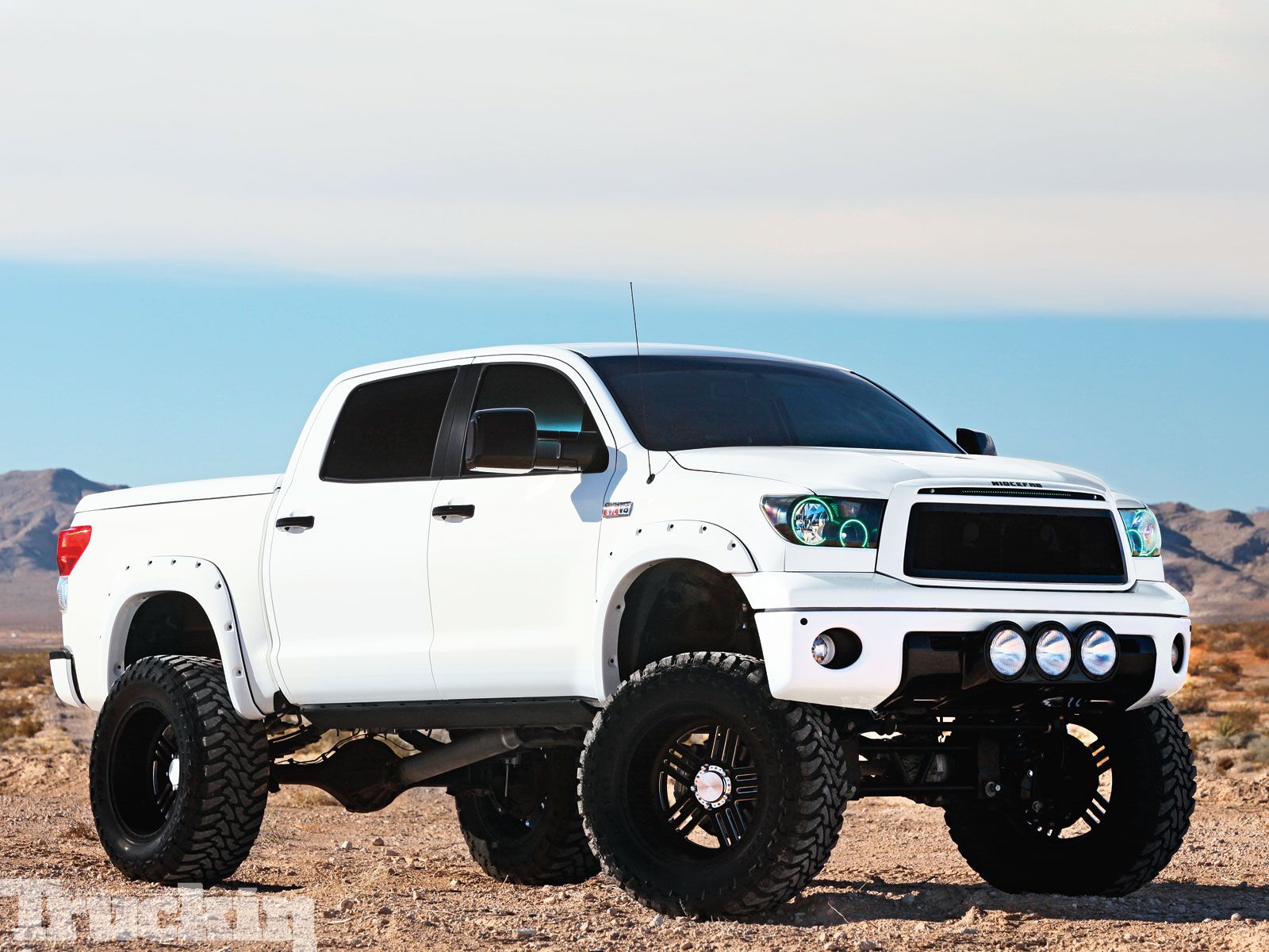 toyota tundra wallpaper,land vehicle,vehicle,car,tire,automotive tire