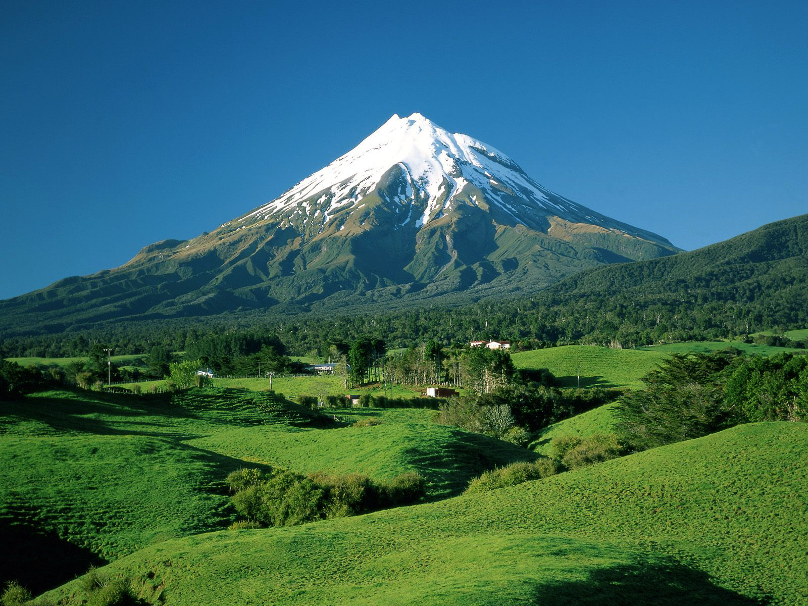 hermoso fondo de pantalla de montaña,montaña,paisaje natural,naturaleza,colina,estación de la colina